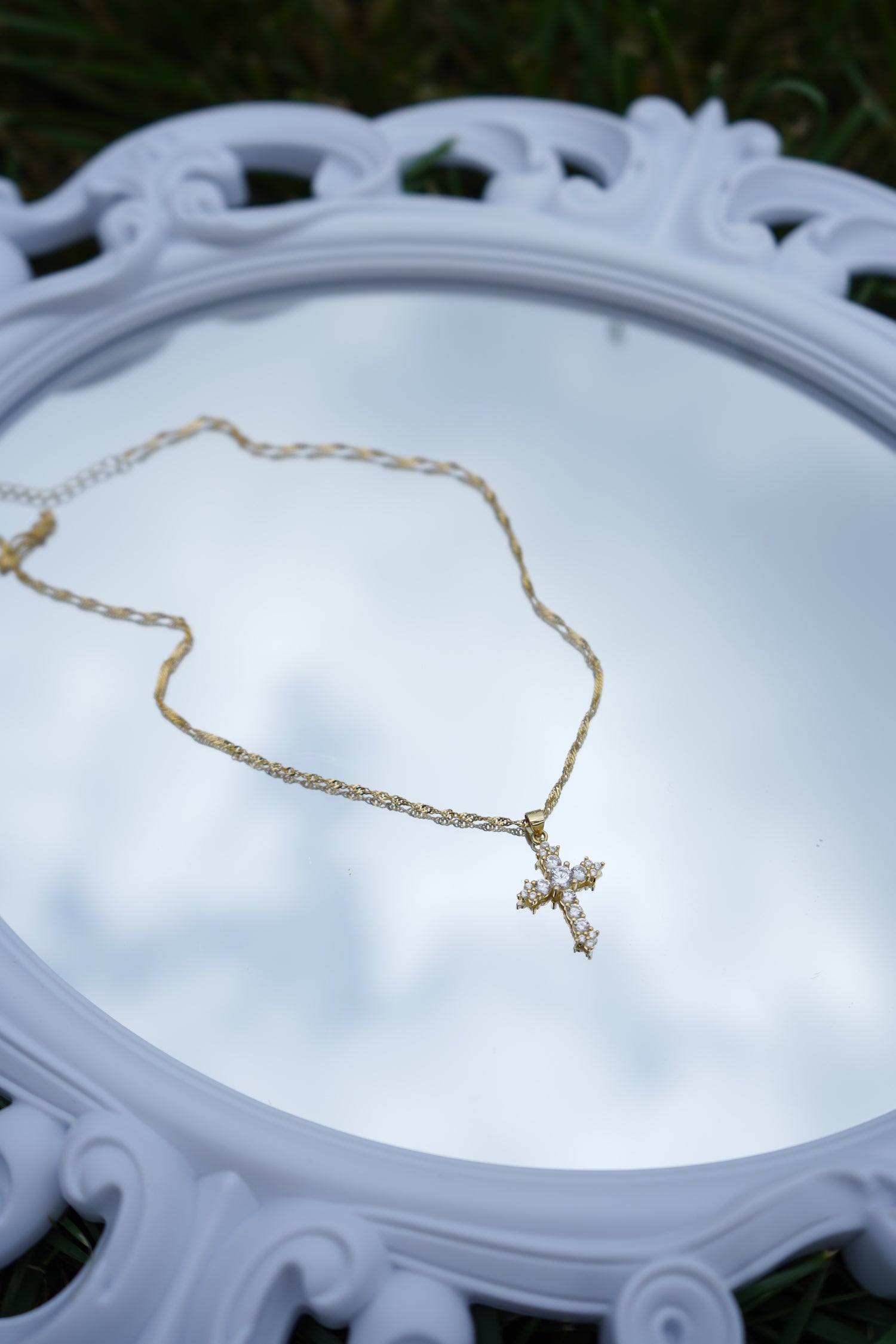 GRACE CROSS NECKLACE GOLD